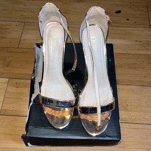 Beautiful Olivia Ferguson Rose Gold Metallic Heels size 11